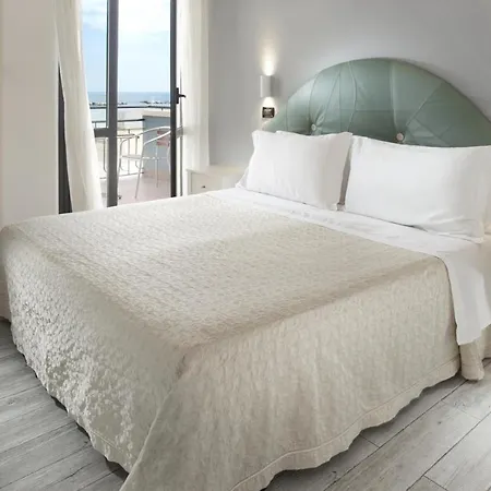 Hotel Strand Hotell 3*