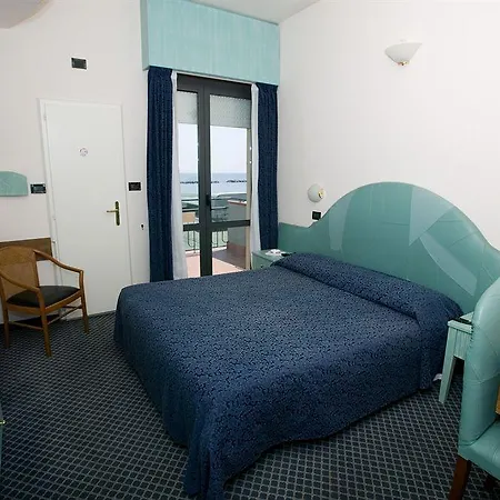 Hotell Hotel Strand 3*