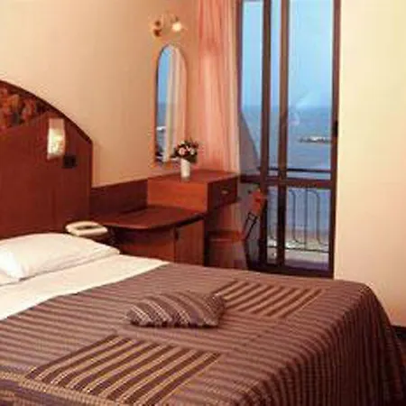 Hotell Hotel Strand 3*