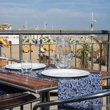 Hotel Strand Hotell 3*