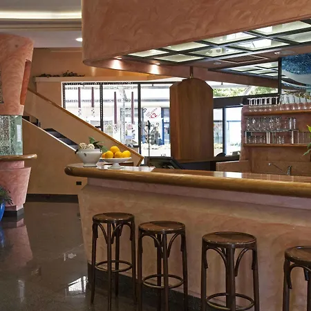 Hotel Strand Hotell 3*